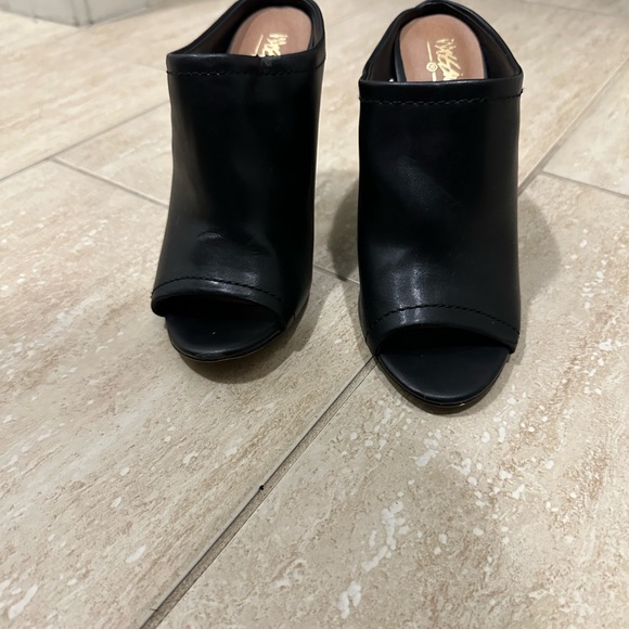 Black heel booties - Picture 2 of 5